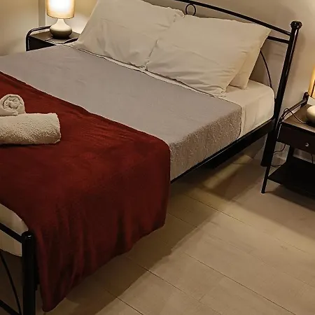 Andros Guesthouses Apartment *