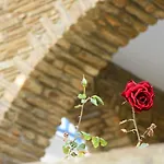 Andros Guesthouses *