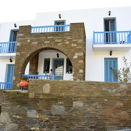 Andros Guesthouses アパート *